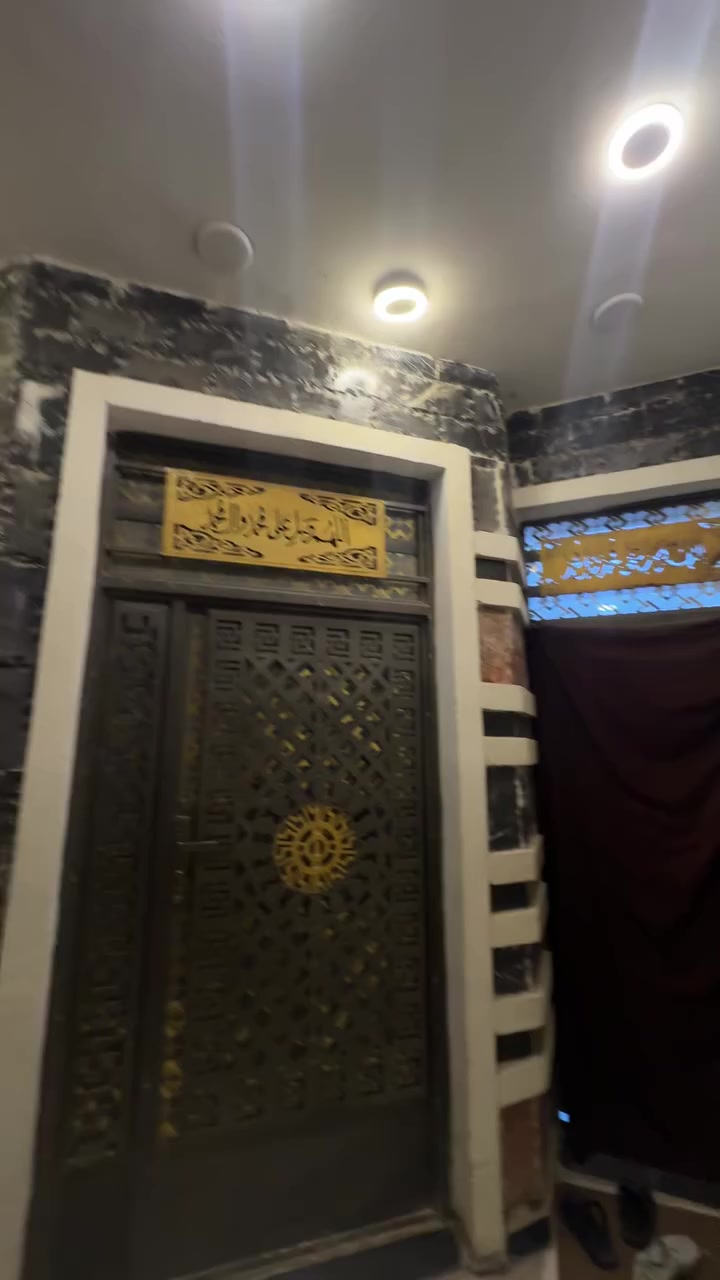 السلام عليكم
بيت للبيع مساحة 100 
واجهتة 5 
بناء حديث سنة 2023 
كلش نظيف وعلى ايدنة 
‏تفاصيل البيت كلها داخل الفيديو 
الموقع نهاية شارع المعهد السدة 
للأستفسار ***********
