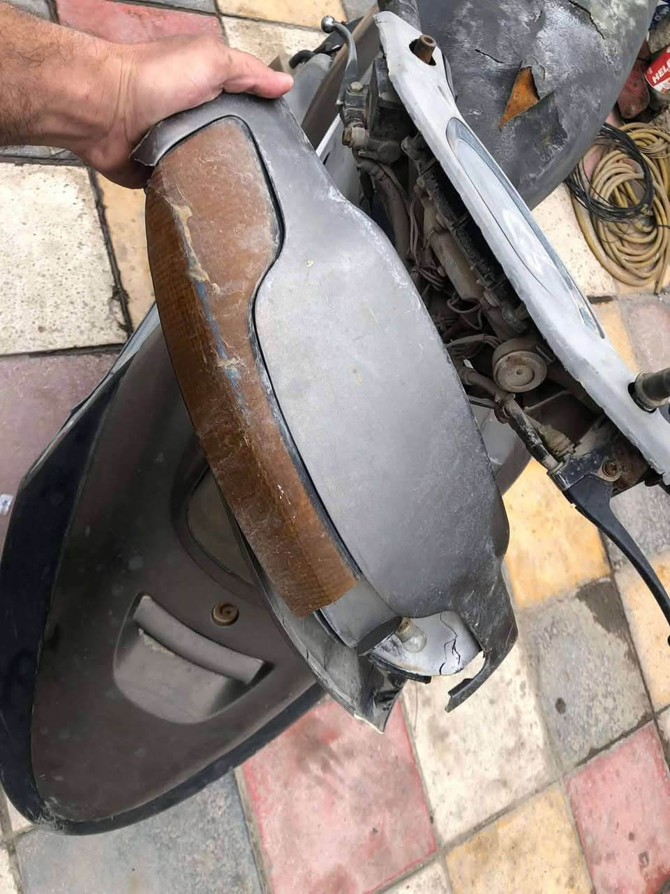 السلام عليكم
دراجة فراشة ١٤٠ الدراجة متروكة صارلهة سنة بيهة خنكة سبب البيع مو فارغ لتصليحهة و قلة المصلحين مكاني البلديات مقابل الامن العامة 
السعر : ٢٢٥
الرقم : ***********
