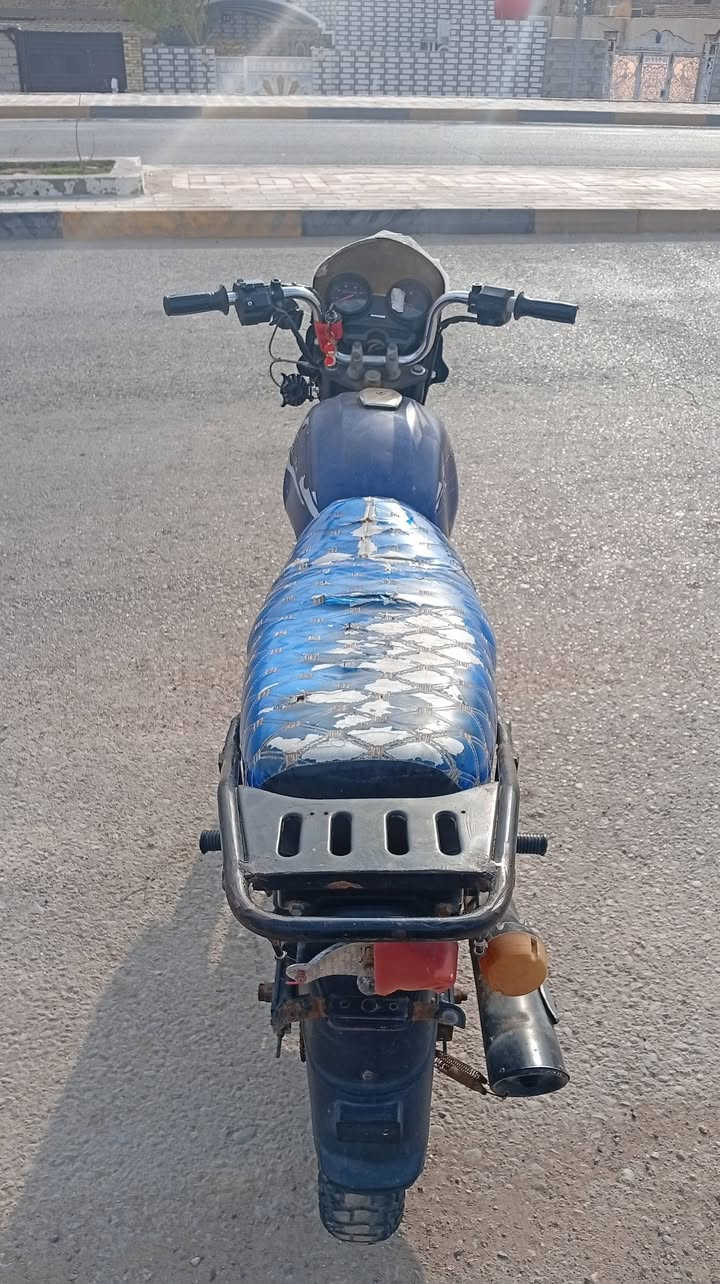 سلام عليكم بوكسر للبيع 2018 اوراق بسمي دراجه خير من الله نضيفه كهرباء كله شغال مكاني  ميسان ناحيه سلام سعر 700 وبيه مجال قليل  + أو اراوس نامه اوراق حسب نضافه    رقمي ***********
