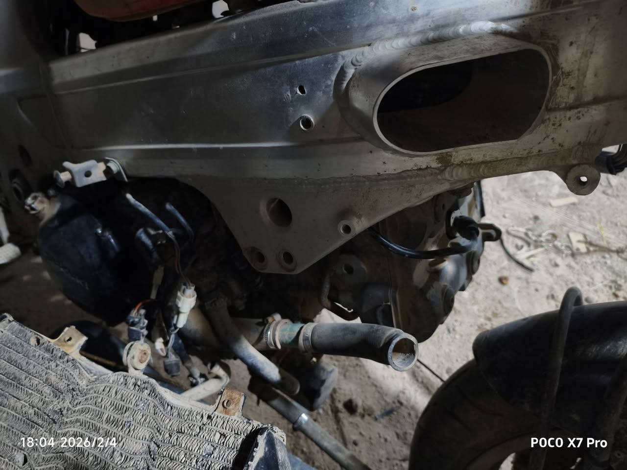 السلام عليكم شباب دراجه سازوكي  1000 سيسي  موديل 2006  أوراق أصولي الدراجه متروكه سنه وكلها تراب العطل الوحيد إلبها الكور المجرا مال ألمي مكسور ولكسره مالته موجوده غراضها موجوده بس مفصخه  شباب اليريد  تفصيخ موجود محرك …شاصي تايرات  الشاصي أوراق أصولي  الدراجه نضيفه بس مليانه تراب  الاتصال ***********
