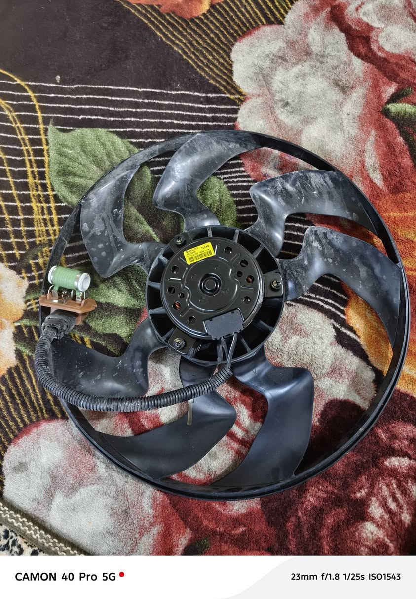 غراض كي فور للييع
مروحه أصلي تفصيخ مع مقاومه ب ٥٠ ألف 
قبق شوته كي فور اصليه ب٥٠ ألف 
فلينه عازل صوت بين جاملغ والباب جه الصدر ب٥٠ ألف ***********
