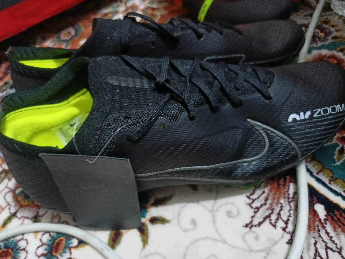 -حذاء كرة قدم 
- ق 42
- العنوان العمارة ميسان قلعه صالح 
-مراسله خاص او واتس وبلخدمه