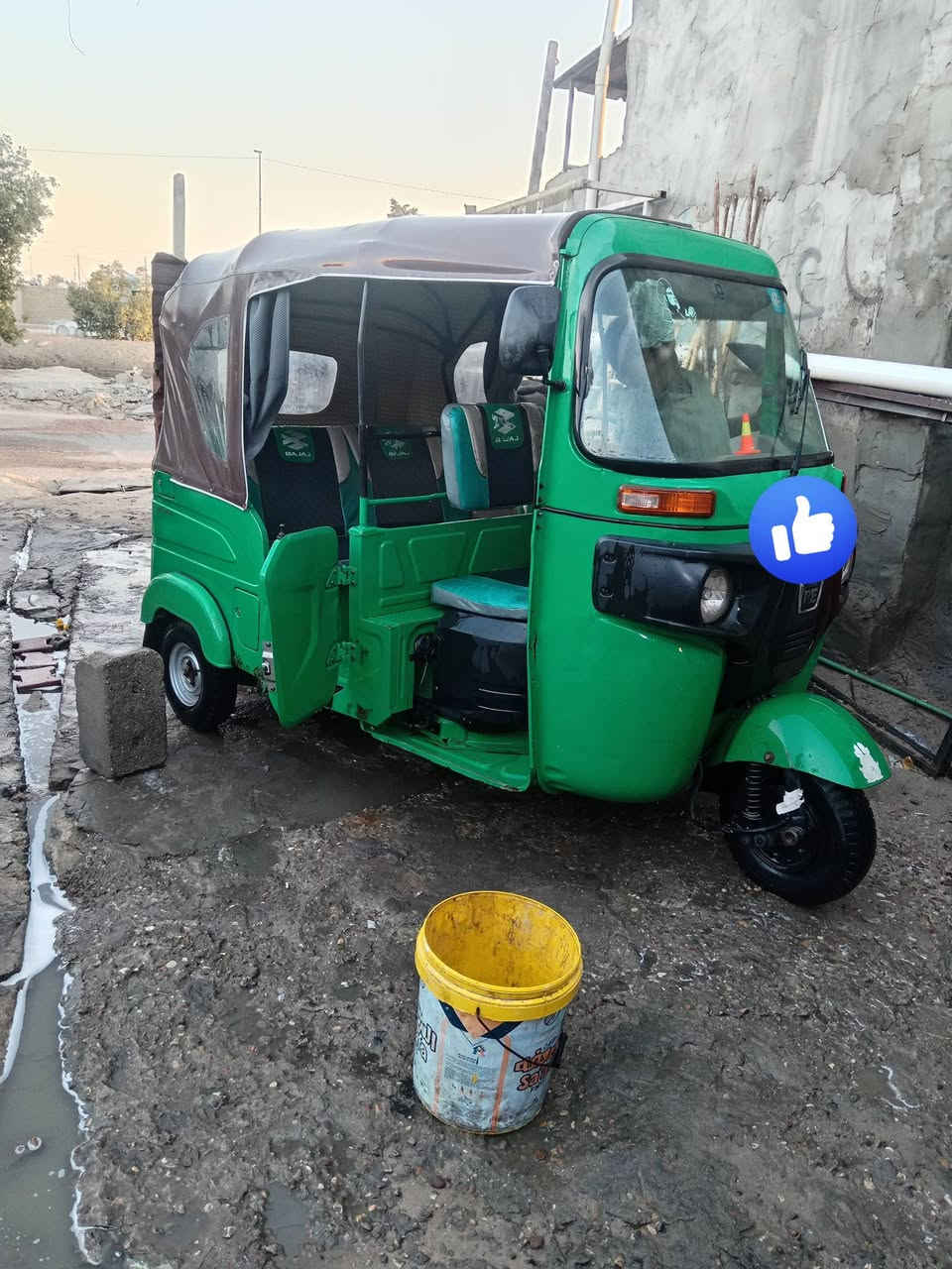 سلام عليكم تكتك للبيع موديل 22 بيهة ضربات قليلة و تكمة مبدلة محرك ناعم لوحات انكليزي سنوية بسمي سعر 700 وبيهة مجال عنوان بصرة جمهورية ***********
