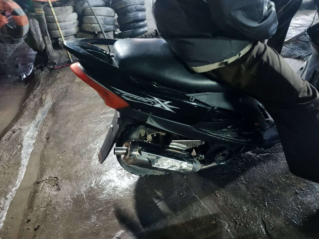 سلام عليكم ماكس عدلة دراجة نضيفة مكينة 55هاون نقصها لو باتري لو شخاطة ولعرموطة فالته ولكفر مال لايت طاك والسواد مال مكينة نقص تكدر تكلبها مال لعب تريد تكمل نقوشات وترجع بلاد سعر 375 وبيها مجال,
***********تقاطع درويش
