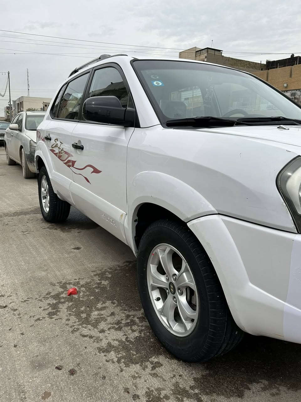 توسان خليجيه موديل2010 فول مواصفات فتحه سقف محرك2000 ماشيه170 ابي اس جامه خلفيه منفصل كير مكينه حداده تبريد تخم تاير كله جديد بيه البنيد مبدل نفس الون وصبغ ربع الجامغ الايمن فقط بدون دواخل بدون ايرباك السعر 115 وبيه مجال مكاني البلديات باسمي السياره هزه رقم كله جديد والاستفسار اتصال على ***********
