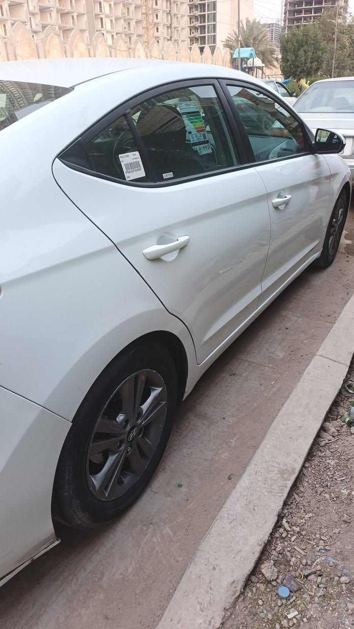 السلام عليكم النترا موديل ١٨ للبيع او مراوس اخوان سياره حدث بنيد جاملغ سياره اربيل بسمي اني جناي
اخوان صبغ بيه نص جاملغ وباب بيه بارد بل باب سايق
تخم تاير جديد *********** وساب او تصال 
مكان يم العاب سيديه بغداد
