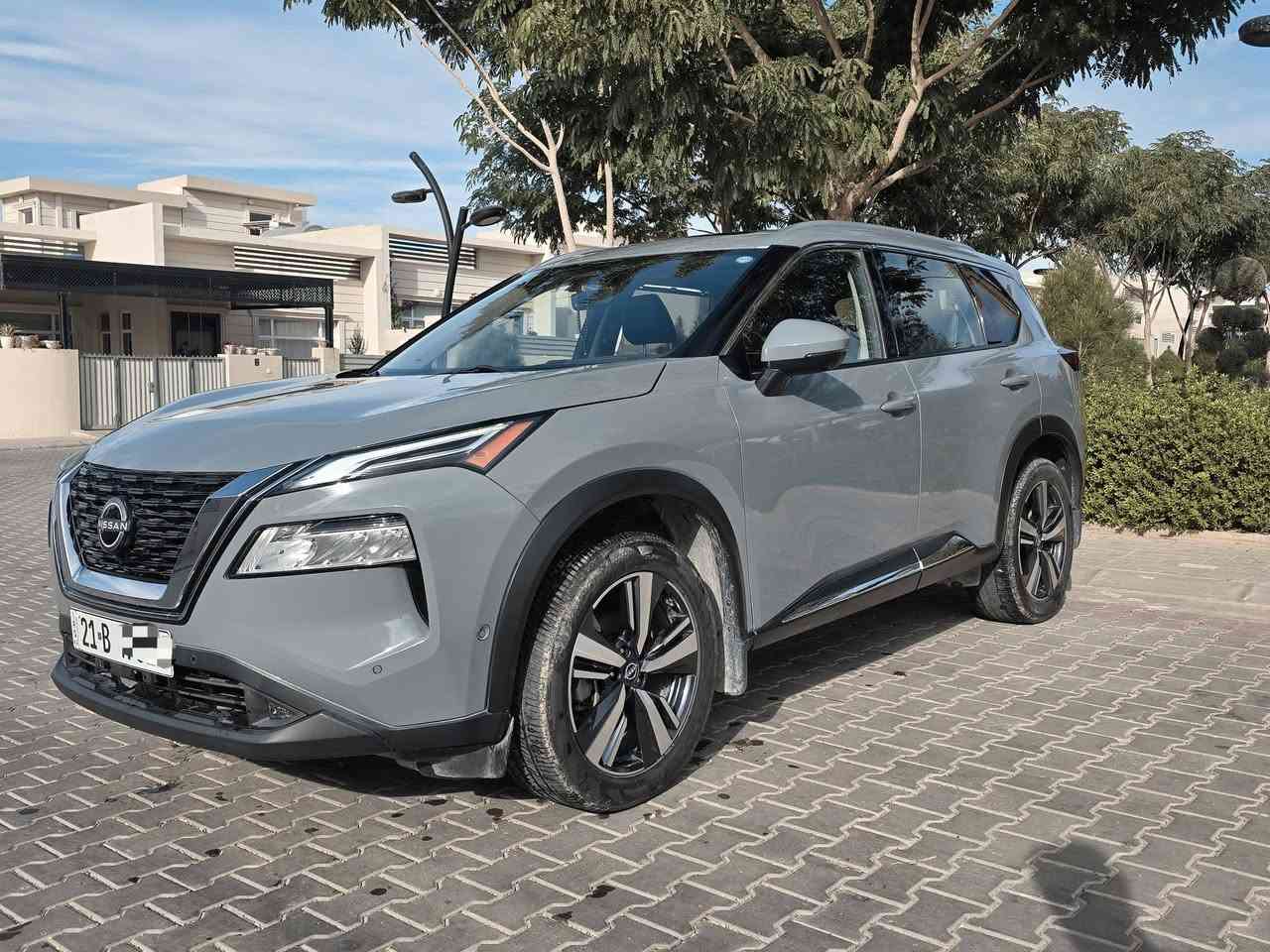 Nissan ROGUE PLATINUM 1.5litr torbo
نيسان روج بلاتينيوم 2022 فول موصفات فورويل4×4
٣ سلندر توربو

1. بانوراما 
2. كامرات عدد 5 
3. كيج التكروني متغير 
4. لد داخلي 
5. داتشو عداد سرعه بالجامه 
6. فور ويل 
7. نظام جبالي نظام سبورت نظام ايكو 
8. حساسات 360 درجه 
9. رادارت جوانب امامي خلفي 
10. بصمه تشغيل و ابواب 5 بصمه 
11. تشغيل عن بعد 
12. داخل لونين أسود و جوزي 
13. كشنات جلد + تدفئه 
14. كشنات خلفيه تدفئه 
15. بردات خلفيه بلاديه 
16. هند بريك بصمه 
17. اتو هولد 
18. اتو بارك 
19. تحديد مسار 
20. استيران D سبورت 
21. صندوق كهرباء 
22. ماشية34الف جديده جداً 
23. حادث بدون سبخ بدون تبدل فقط دعامية امامية سبوخ بشرط 
24. رقم سليمانية باسمي تحويل مباشر  

26.//***********//وطس اب للرسل
