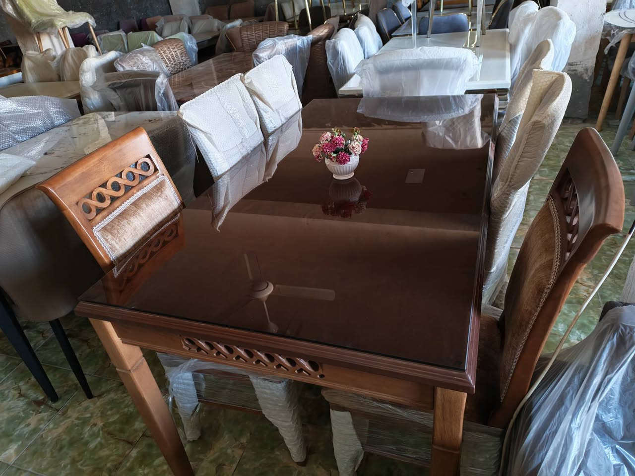 البيع بالنقد  والقسط المريح  
وصل لدى معرض القزاز للاثاث الجاهز في الشطره 
قرب مطعم الكرار 
ميز طعام 4كراسي خشب زان لون صاجي
يمتاز بالقوه والمتانة 
للاتصال *********** واتساب
