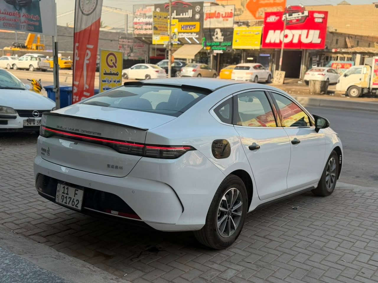 BYD DESTROYER
السلام عليكم للبيعBYD ديستروير 2025  
فول مواصفات عدا الفتحة 
داخل ابيض 
السيارة بحالة ممتازة على وضع الشركة 
ماشية 11الفK الكلي 
سنوية بأسمي رقم بغداد تحويل مباشر
السيارة كفالة عدا ملاحضة خفيفة بالدعامية 
مكان السيارة بغداد
تواصل : ‭***********
