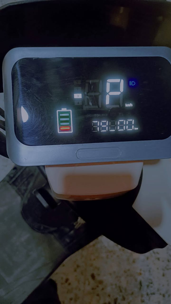 سلام عليكم دراجه SRشحن للبيع دراجه جديده ما ماشيه شي قليل دراجه جديده مكفوله كفاله عامه استخدام قليل
تفاصيل الدراجه 
============
الاستفسار ***********
شاشه تاب لكشف العطال ولتنبيهات
بريك امامي خلفي دسك هايدروليك 
حساس بريك امامي خلفي
لايت عالي ناصي زنون
بك لايت خلفي لد
دبل اشاره لد ليزري
نضام بارك 
ثلاث سرع ومثبت سرعه
ملف الدراجه 2000
عدد البطاريات 6 مسطره الحجم الكبير 
32 امبير  #  72V
تقطع مسافه بل شحنه الوحده 70 كيلو حقيقي 
شاحنه تدعم الشحن السريع وليقاف الذاتي عند امتلاء البطاريه

تايرات جلاتين جبلي
👇👇👇👇
شكد تسوه
