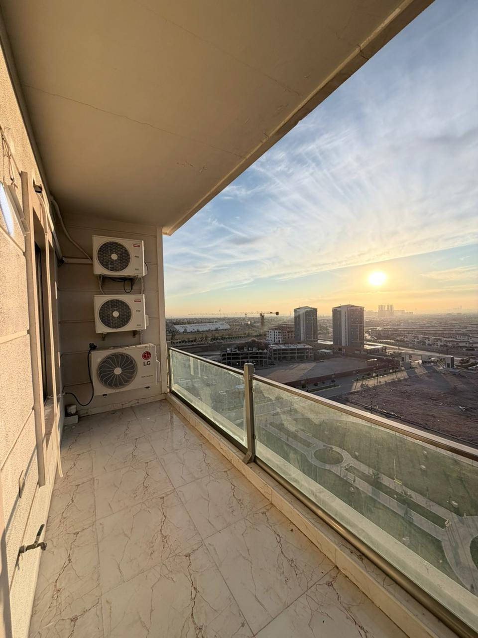 شقه موثث كامل نظام نقد و اقساط 
للبيع في باك لاند
مساحه ١٠٥متر 
غرفتين نوم موثث كامل
للمزيد من معلومات راسلني عل واتساب ***********
