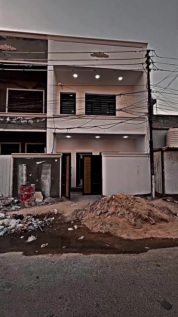 سلام عليكم مشتمل 50 متر طابو صرف  لبيع  البيت 🏠 قطعة ومبني  طابقين  قرب شارع العام مقابيل  مطعم بشار ابو العنبة  يبعد شارع العام 20متر  الاستفسار مكتب علي السلطاني 
الاتصال *********** حسن السلطاني
