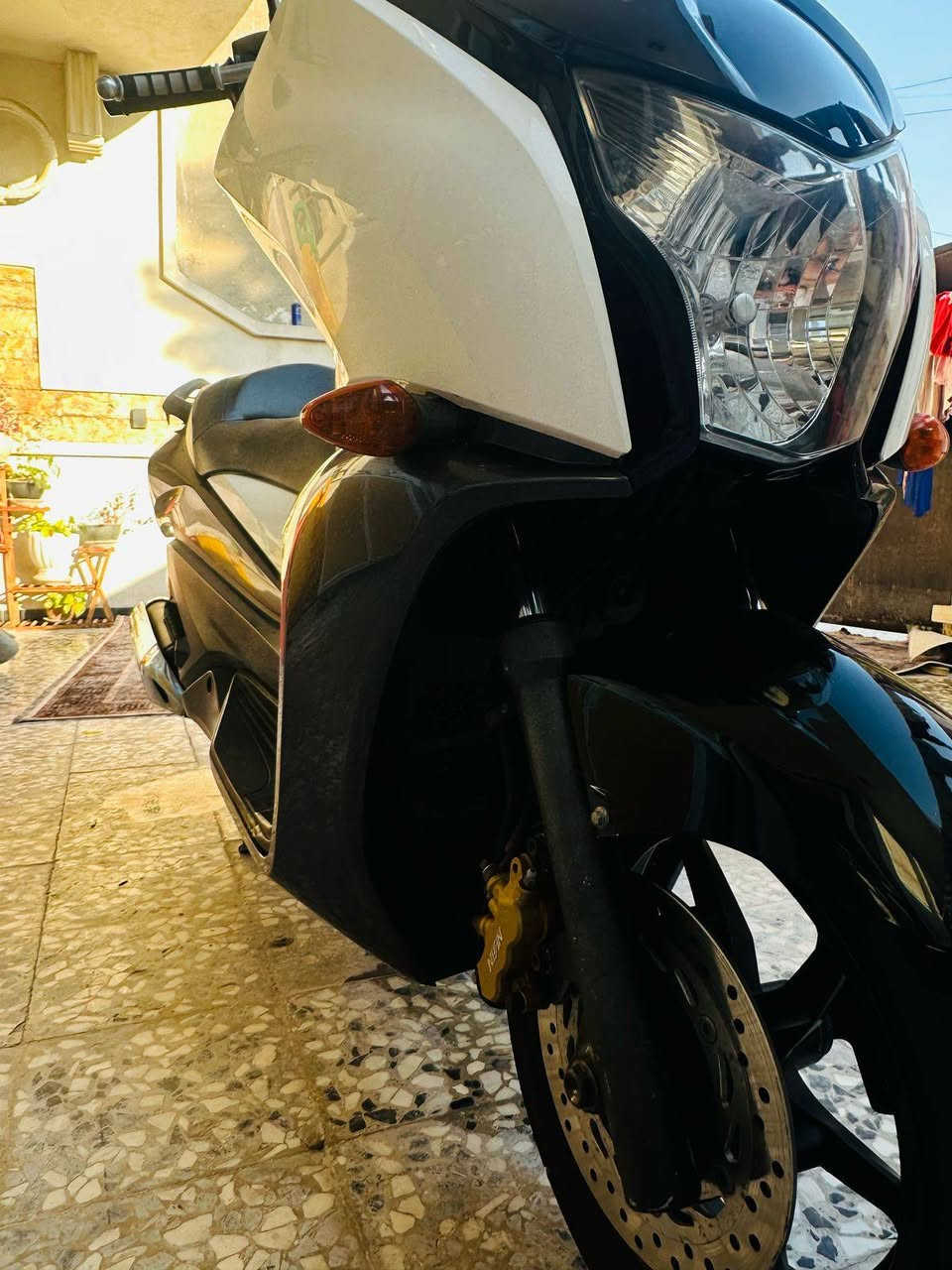 فورزا فاز 011 S 
انتبه S مو عادي 
كير 7 نمر وتحويلات ودكمه سبورت 
اليدور  دراجة اعتمادية ومابيها عطل 

بانزين كله محسن احمر 

⭕️رمبه وجديده شرط مملعوب بيها 
 
 ⭕️ ماشية 16 حقيقي شرط الفحص 
⭕️زعانف جانبية اني شادهن  
⭕️ تايرات خلفي امامي جدد البارحة شادهن + ادامة عامة للدراجة + دهن امزويل وفلتر جديد 

⭕️الدراجة كلش جديدة حتى كتلوكاتها وياها 

⭕️مكينه  ممفتوحه  / كلجات كفاله جويتر جيب فيترك وتعال افحص على راحتك 

⭕️لون ابيض صدفي   / نضافه٩٠٪؜

⭕️شلعه معدل قويه / كهربائيات كلها شغال / تراي يخبل ونعومه فول 

⭕️ملاحضه : دراجه حلوه ونضيفه وشرط احلى من الصور  ومداريها جيب  فيتر وتعال كلبها على راحتك 

سعرها  14 وبيها مجال حك جيه
شراي وفلوسك جاهزه اتصل وتعال وبيك خير ودلل 
⭕️مكاني بغداد الزعفرانيه 

مامتوفر علفيس مكلف بلنشر 
للاستفسار  : هـ ***********
***********
