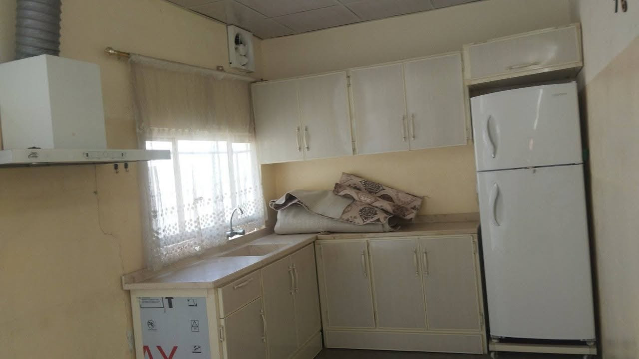 ئەم خانوە بۆکرێ
شوێن: کەلار- حەمەی کەریم - نزیک چەرەزات خالد
ڕووبەری: 100 مەترە - قاتی سەرەوە 
کامل پلاستیک و دکتی موبەریدە یە وموبەریدەکەشی لە گەڵ دایه 
کەوانترەی مەتبەخ و سەلاجە شی لە گەڵ دایه 
نرخی کرێ : 160 هه زار
***********
