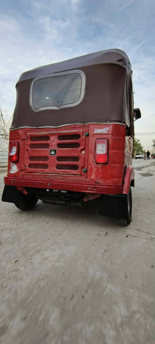 تكتك باجاج 2017  شهر 12  محرك 20 مكفول .تخم تاير .اوراق المصطفى  كاملة  تكتك جاهزة .كبل للشارع.مكانها بغداد الشعب . سعرها 3200  وبيه مجال .***********
