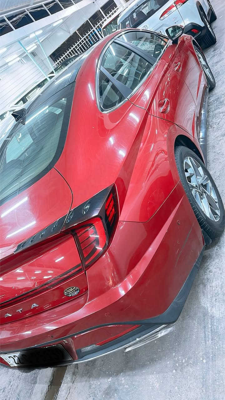 سلام عليكم  سوناتا. ٢١فول مواصفات
محرك 2500 

رقم اربيل 

الموصفات

• بانوراما 

• بصمة وبصمة ابواب لمس + ترحيب

• تشغيل عن بعد 

•  كامره خلفيه 

• 4 رادارات نقطه عمياء وتحديد مسار واوتو بريك وقياده آليه

• + كشنات كهرباء

• دواخل السياره اسود

• دشبول الكتروني

• قطعتين تبريد + مناخ منفصل

• شحن وايرليس + 3 مخارج USB

• هاند بريك دگمه + شفتر الگير دگم

• 4 مودات قياده

• تدفئه  كشنات

• لايت 4 عدسات LED + حاجب اناره نهاري

• بگ لايت LED

• شاشه كبيره حجم 10.2 انج

• اوتو هولد

وبعد اكو مواصفات مذكرتهن

الضرر جاملغ  خلفي ونص الباب بجم كبس 
ليبل واحد 
شواصي لغود مكفوله

 بدون اي دواخل
السعر 162

مكان بغداد مكلف بالنشر  
الشراي يتصل 
***********
