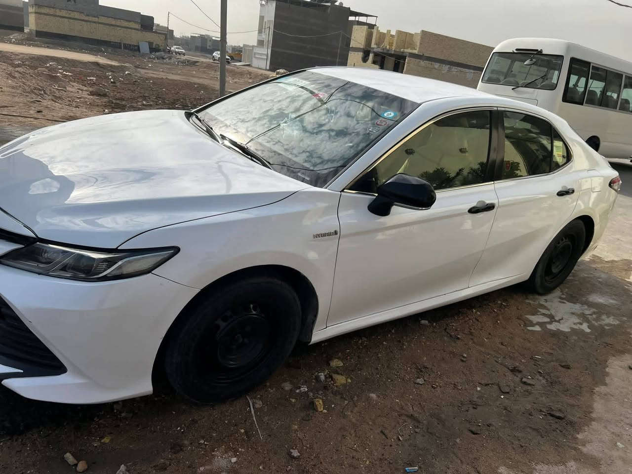 السلام عليكم كامري تكسي دبي هايبرد معلايه 23 كفاله من ضربه بيها نقص 5 خلايه بلبطاريه سعرها 120 تواصل ع رقم ***********
