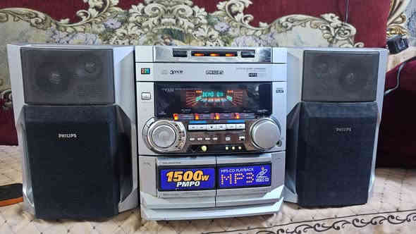 السلام عليكم مسجل فليبس الماني اوكس شغال راديو شغال كاسيت عوزه قوايش وقرص باب ميطلع صوته كلش حلو  سعره ب45الف  رقمي ***********
