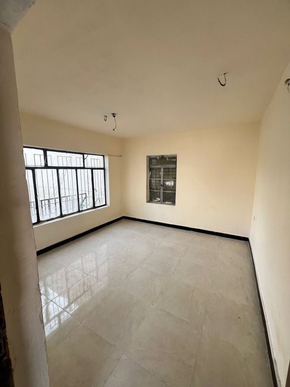 #للايجار____في____السيدية
مشتمل للإيجار 🏠

🔹 المحتويات:
غرفة
صالة
مطبخ
خدمات

🔹 المميزات:
سطح كبير
طابق أول فوق الأرضي
معزول عزل تام
قرب التجاري

💰 الإيجار: 500 ألف

📞 للاستفسار: ***********
📍 مكتب الفهد الهندسي – مقابل الحكم سنتر
