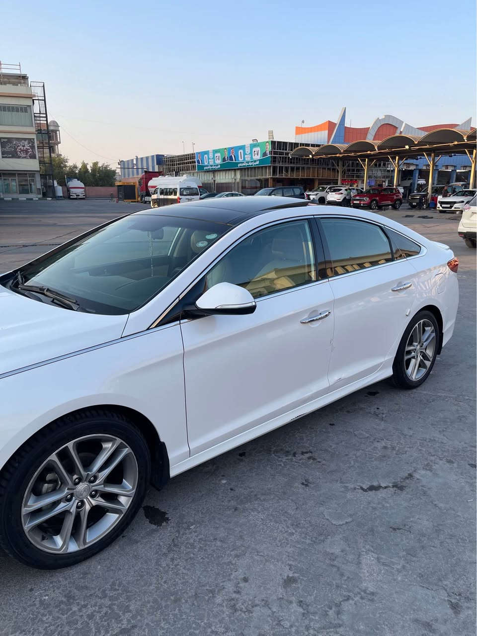 سوناتا خليجي موديل 2019 فئة الليمتيد فول مواصفات مكينة دووش حجم 2400 رقم اربيل بأسمي تريد وكاله او تحويل حااااضر سنويه جديده لغاية 2030 كفاله عامه ما عدا بارد جدا بسيط بقبق صندوق وسونار موجود بلصور شوفه بعينك سياره ماشيه 77 الف كيلو متر حقيقي وين ما تريد تفحص افحص 
1_تشغيل بصمه 
2_بصمة ابواب مع قبق صندوق 
3_انارة ترحيب عند الاقتراب من سياره 
4_سقف بنارما طقتين 
5_شاشه لمس بلادي مع كار بلاي مع اوامر صوتيه 
6_بصمات تشغيل عدد 2
7_شاحن لاسكلي للموبايل 
8_يدات الابواب نيكل بلادي
9_لايت امامي زنون بلادي LED مع كشاف ضباب 
10_لايت خلفي LED بلادي 
11_تبريد قطعتين امامي وخلفي مع تشغيل شاشة ديجتال مناخ منفصل 
12_كتالوكات مع عده سياره مع سبير بلاديه مع طفاية حريق غير مستخدمه
13_اضواء في يدات الابواب  الاماميه مع المريء
14_حساس امامي وخلفي 
15_كرسي سائق كهرباء 
16_مريء شفط
17_كشنات قماش مغلفه بيج جلد 
18_كراسي الخلفي قابله للانطواء 
19_بردات شمسيه خلفيه بلادي 
20_ارضيه السياره على بلادي جديده جدا
21_ويل كب عدد 5 
سياره كفاله محرك مع الگير مع التبريد مع حداده 
ادامه صار شهر تبديل دسكات طخم مع تايرات اماميه جديد مع ترتيب نواعم في سياره 
السعر 193 قابل للتفاوض 
كل تفاصيل مذكور مع صور للسياره والسونار 
الشراي يتصل ***********
بصرة_مناوي لجم البصرة, العراق
