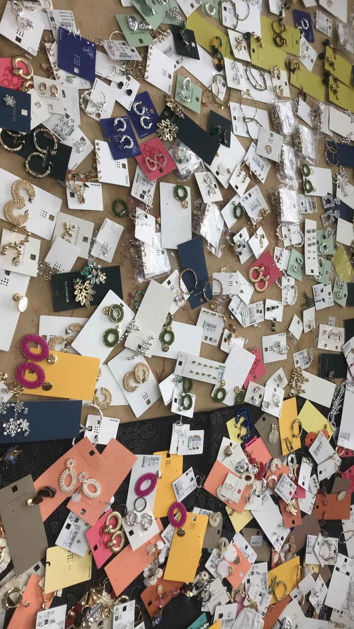 أكسسوارات العيد 
تم فتح وجبة جديدة اكسسوارات متنوعة
سعر القطعة الف دينار 
عنوان المجمع كوت دور العمال


**إذا كنت صاحب هذا الإعلان وتريد حذفه لأي سبب، رجاءا أرسل رسالة إلى الدعم الفني**