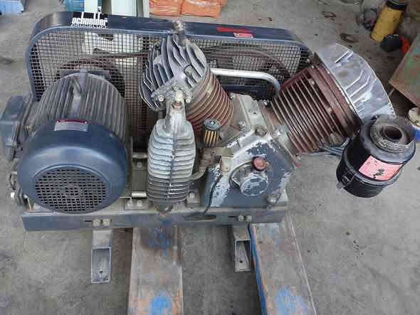 كمبريسر 15 بار الماني ***********
