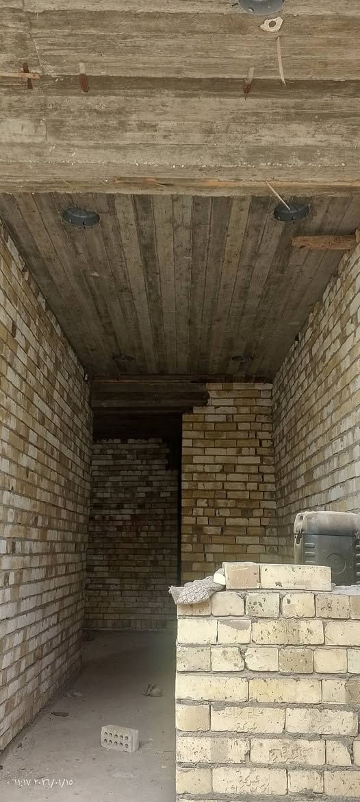 للبيع دار سكنية – هيكل واصل مرحلة التشطيب (الجص)
📍 الموقع: منطقة الإدارة – مربع العيثاوي، على شارع مفتوح، قطعة زاوية (مجاورة).
📐 المساحة: 100 متر مربع.
🏠 مواصفات الدار:
مدخلان.
غرفتا نوم (غرفة بالطابق الأرضي وغرفة بالطابق العلوي).
حمام داخلي.
حمام خارجي.
بناء هيكل واصل مرحلة التشطيب (الجص).
موقع جيد وشارع مفتوح.. للاستفسار***********
