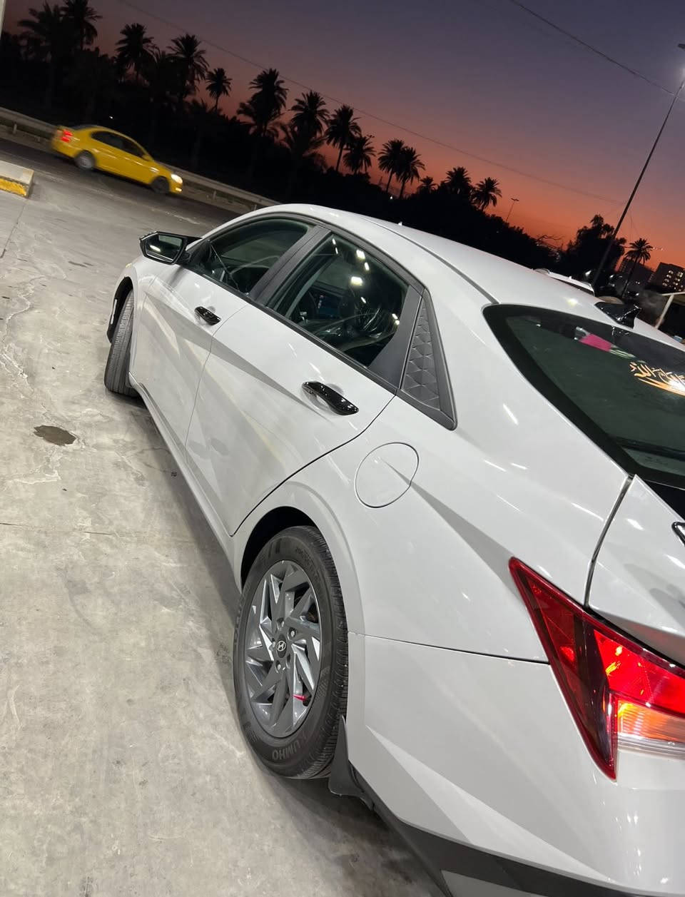 سلام عليكم  النترا 24 للبيع  *********** 
موصفات فول ما عد فتحه حادث منشور بيه تبدل قطعتين بس وربع جاملغ صبغ سياره سعره.  160
1 كشنات تدفئه
2شاشه كار بلي بدون واير 
3 رادا امامي خلفي  مكينه 2000 دوشً
4 رادار بال مري 
5 وقوف ذاتي  سياره بسمي ارييد تحويل مباشر 
6 تدفه بال الاسترين   بجم كبس بدون ايربكات كله سليمه
7شاشه ديجتل 
8قياده ذاتيه 
9لايت L
10 نظام 4 سرع 
11ماشيه سياره 29 كيلو
 سياره بغداد الشعب
