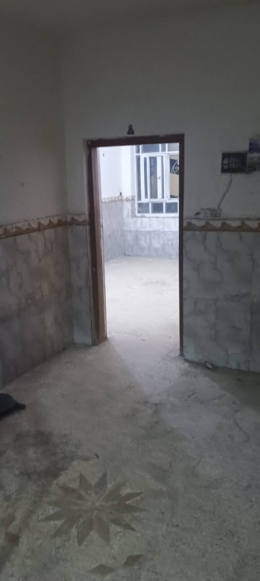 دار للايجار المساحه 100م طابق واحد غرفه صاله مطبخ كليدور مجمع صحيات داخل وخارج حي الصحه خلف المسبح السندباد مبلغ الايجار 350 للاستفسار *********** وتساب
