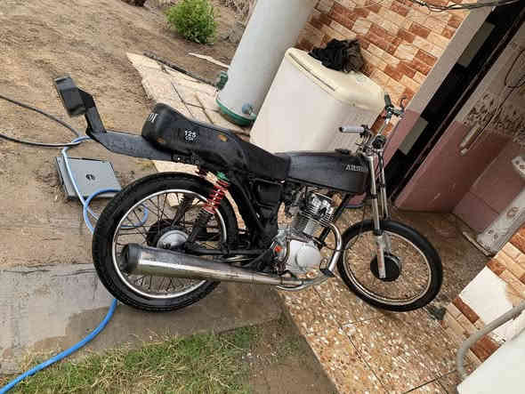 سلام عليكم👋🏾دراجه للبيع محركً نامه امتياز دراجه حلوه مرتبه السعر ٣٥٠رقمي***********🤎
