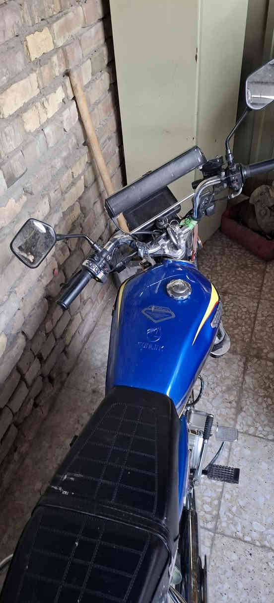 السلام عليكم عارض دراجه للبيع لمو شراي ليخابر 
الدراجه خير من الله يعني ما بيهن نواقص شلعه معدل 
مكاني بغداد فلكت حي النصر السعر875 وبيهه مجال 
مديل 2025    الدراجه اوراق وليسه رقم
الرقم ***********
