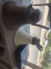 مكبر صوت • سماعتين • موكب