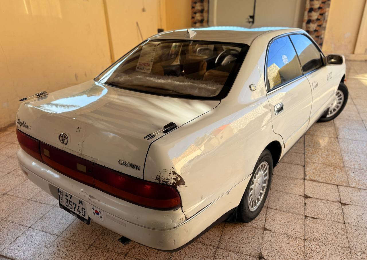 سلام عليكم 
تيوتا كراون 1992
رقم كربلاء نكليزي مشروع وطني بسمي سنويه جديده 2031
مكفوله من الكص ونقل الجثه والضربه والكلبه والتجيه والصبغ 
مكينه 2500
كير 
اكسل 
شاصي 
تخم تاير 
صدر 
كهربائيات كلها شغاله 
غرفه خير من الله 
ترايها كلش حلو سياره حلوه مال جناي 
كوت قضاء الحي 
سعرها 57 وبيها مجال 
***********
