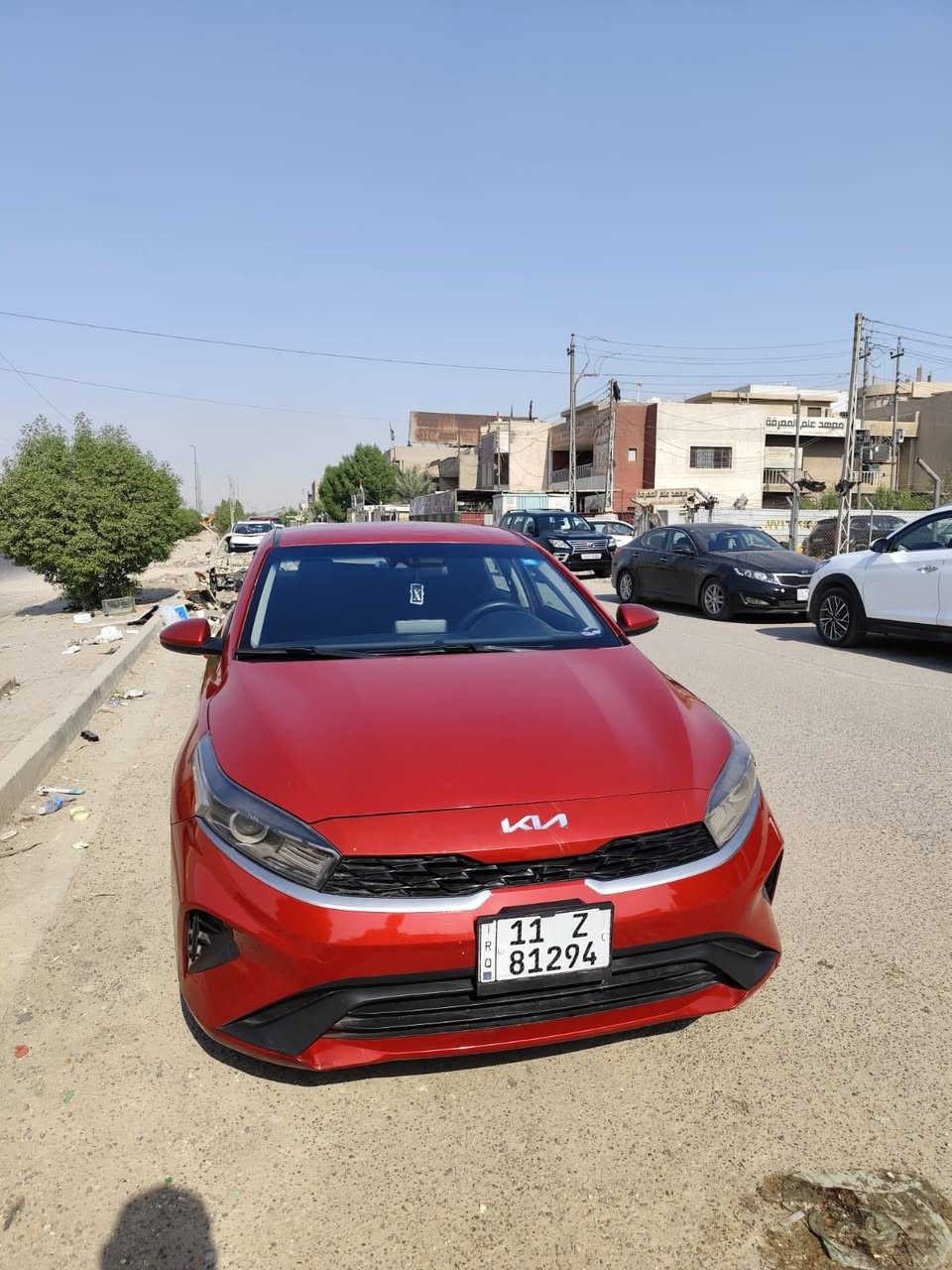 السلام عليكم كيا فورتي وارد امريكي السياره باسمي السعر 125 وبيه مجال كما موضح بلصوره الحادث مصبوغ بيه بنيد وجاملغ والقماره راجعه بارد بدون صبغ 
موجده بالبلديات 
السياره سويج بصمه 
ويل كب 
تحكمات استير
مكينه دوش 2000 
رادار امامي 
اشاير مري يعني رادر 
هيتر مري 
كشنات عاديه
حساست خلفيه
كامره 
***********
