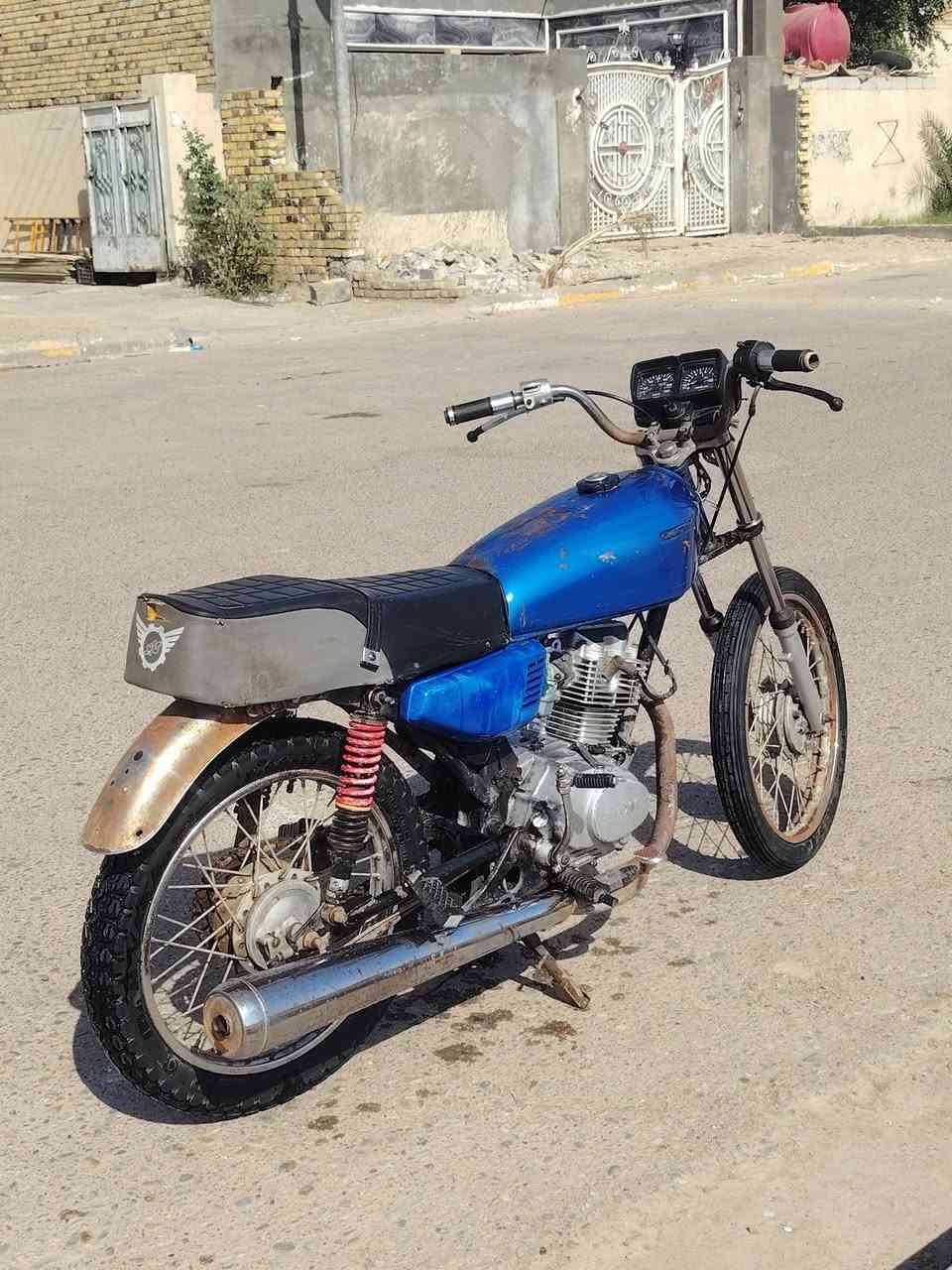 للبيع ايراني دراجه حلوه ونضيفه بدون مال شغل مكينه جديده لاتنقيص ولاتبخير السعر 250 وبيها مجال الشراي اتصل على الرقم ***********
