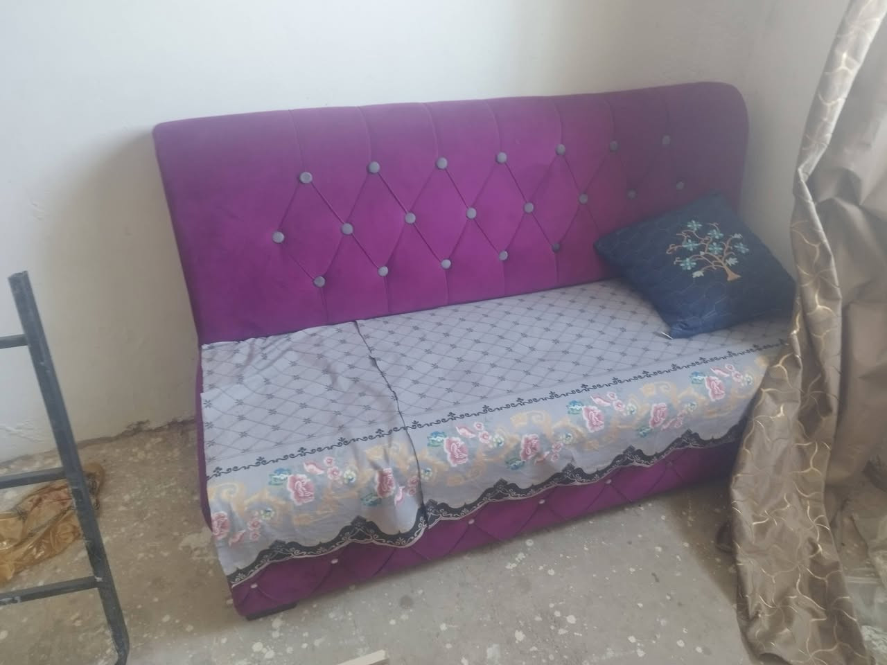 ابيعهن كلهن سوه مابيع وحده وحده كلهن ١٠٠قفل ايريدهن 
ينتصال ***********
