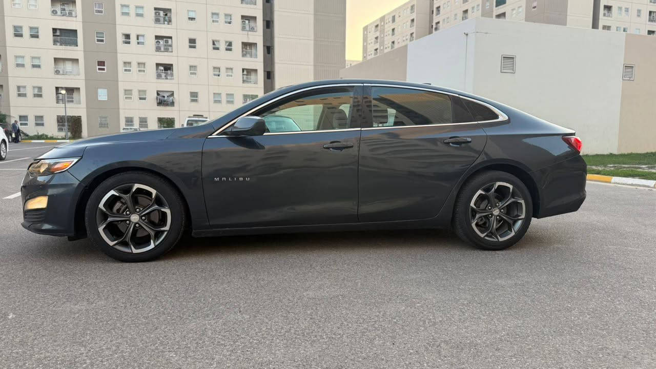 للبيع  ماليبو 2021 LT 
السياره جاهزه ونظيفه جداً 
🛑الحادث جانبي بصفحة سائق صبغ بجم شركة بدون ايرباك فقط بردة طاك

المواصفات 

🔴بصمه ابواب + جنطه

🛑محرك 1500 توربو ✈️

🛑 اوتو بريك /توقف ذاتي عند الاقتراب 🚳

🛑كشنات تدفئه + كهرباء ⚡️ 

🛑تبريد قطعتين

🛑شاشه كبيره تدعم 📲Android Auto/car play

🛑خرائط Gps📌

🛑كامره خلفيه 📷

🛑كروز مثبت سرعه

🛑شاشة ضبط واعطال بل دشبول

🛑داخل ابيض 

🛑منافذ USP/ 12V /Tip C

🛑مانع انزلاق ⛔️

🛑حساس اطارات

🛑4 دسك/ Abs

السعر 112 ومجال قليل السيارة جاهزة شغل واطلع وين ميعجبك 

***********
