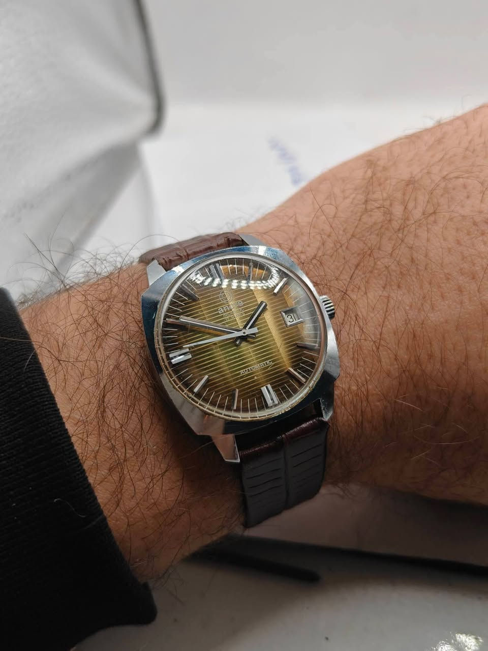 سلام علیکم 
ساعە المانی مارکە انکر اوتوماتیك مینا تایکر قیاس ۳٥ ملم
سعر 95  الف توصیل موجود 
***********
