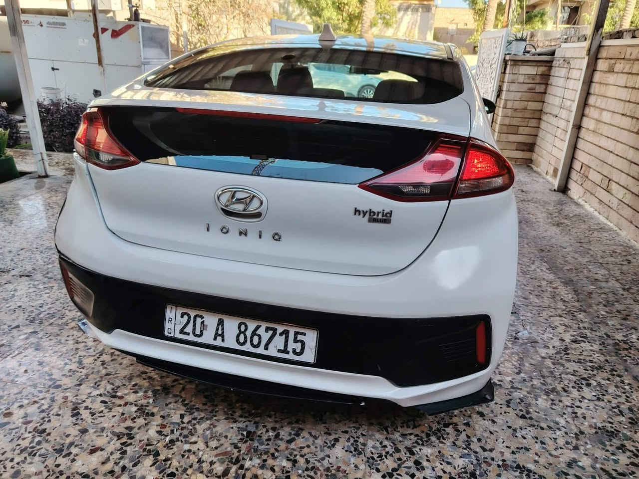 السلام عليكم 🚗
اللهم صل على محمد وال محمد
(السعر جدا مناسب) 
هونداي أيونك هايبرد
سنة الصنع : 2022 
اللون : ابيض
الرقم : دولي بأسمي تحويل ثاني يوم
بيع او مراوس حسب القناعه 
العداد : 50
اقتصاديه جداً تمشي بالتفويله 800 كيلو
حجم المحرك : 1600 (هايبرد)

المواصفات : ✨
بصمه عدد ١
بصمه ابواب وجنطه
دخول ذكي
اضاءه ذكيه بالابواب
تحديد مسار 
تحديد سرعة 
كشاف ضباب 
رادار امامي 
كامرة خلفية دوارة 
شاشة كار بلي + اندرويد اوتو 
هاند بريك بصمه
تحكمات ستيرن جهتين
مانع تزحلق
جام فول اوتو
3 انضمه قياده ( ايكو - سبورت - هايبرد)
شاشة car play+auto play
تبريد بيانو ( لمس)
اوتو هولد 
اطفاء ذاتي
حجر بيئة اصلي 
بطاريه ليثيوم
ستيرن حرف D
كير عادي واوتو 
وبعد مواصفات اكثر 

السيارة حادثها دعاميه وبراكيت وبيها قطع صبغ بدون ضرر من امريكا والسونار وصور الحادث موجودات
 محرك كير مكفولات 
  

عدا الذكرتهم اتحمل فلوس السونار وسيارة تاخذها بلاش 

ترقيم وسنوية وهزة وفحص جديدات
السعر :123
المكان : بغداد حي الجامعه ت***********
