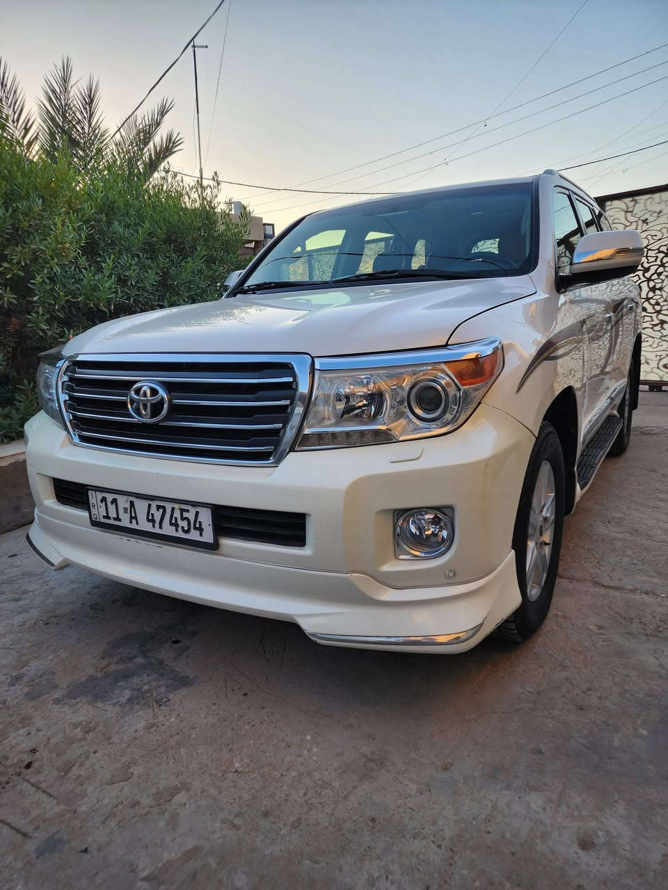 السلام عليكم 
سيارة لاند كروز جكسارة 
محرك سيارة ٨ سلندر ٤.٦
السيارة جاهزة من كلشي 
تخم تاير ياباني
السيارة كفالة عدا الجاملغ مرشوش كلير والدعامية صبغ
ممشى السيارة ٢٠٠ ألف كيلو
والسونار موضح بالصور 
سعر السيارة 370 ورقة
بيع أو مراوس بسيارة أحدث
تواصل واتساب /أتصال ***********
الخاص مغلق
حسين ابراهيم سنجار العامري
