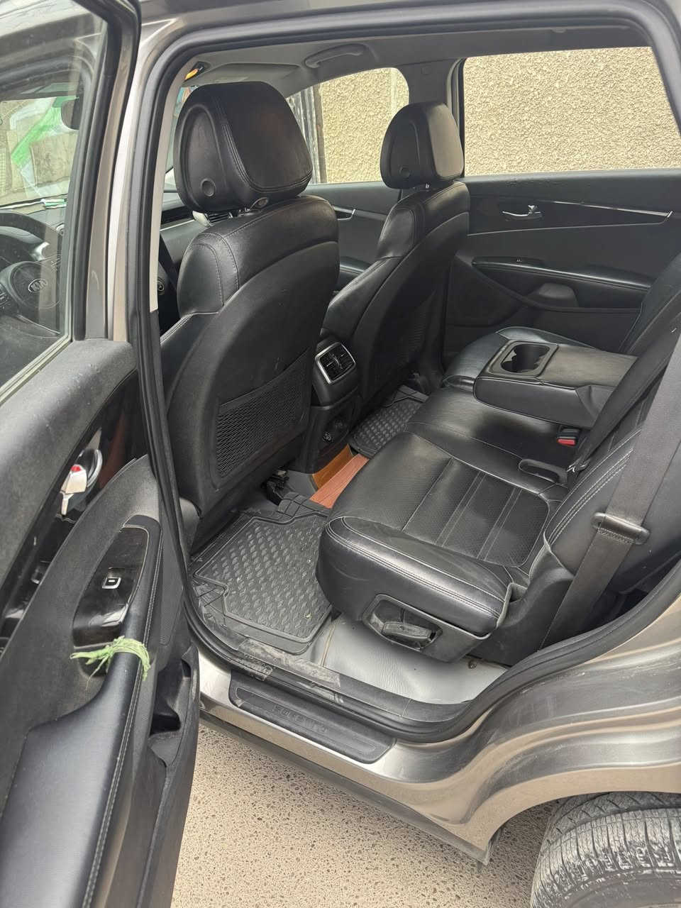 السلام عليكم سيارة سونتور 2016 سبعه راكب سته سلندر صور الحادثه مجوده بل منشور مكان السياره بغداد مدينه الصدر وبيه ضربه بل جاملغ الخلفي موهشر على السعر 170 وبيه مجال بصيط ***********
