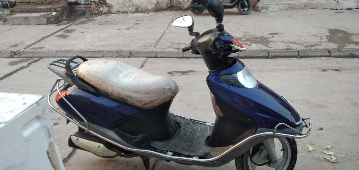 السلام عليكم.
دراجة ماليزي نظيفة جدا محرك ما مفتوح شرط قضاء الموفقية السعر ٤٥٠ وبيها مجال. 
***********
