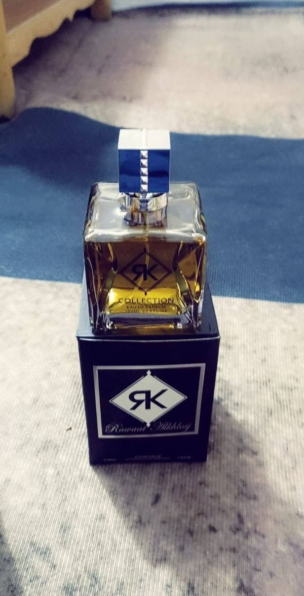 ادعموا مشروعي البسيط لتوفير دخل مادي لعائلة عطور نسائية رجالية ثابتة وسعر مناسب ***********
