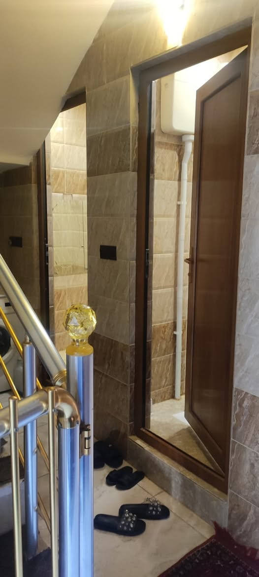 خانو بۆ فرۆشتن لە سابونکەران بە نرخی زۆر گونجاو...
     
٭ڕووبەری 100م
٭ڕوی ڕۆژهەڵات و قیبلەیە
*کۆڵانی 15م

٭(3)نهۆمە،بۆ (2) ماڵی جیا دەبێت:
-نهۆمی یەکەم:میوان،مەتبەخ، نوستن ،مشتەمەلات.
-نهۆمی دووەم:میوان،مەتبەخ،نوستن،مشتەمەلات.
-نهۆمی سێیەم:میوان،مەتبەخ،نوستن،مشتەمەلات.

٭بۆ زانیاری زیاتر لایکی پەیجەکە بکەو ژمارە (1) لە کۆمێنت دابگرە.
0776 1524852
0750 1730479
_________________________________________
♦ : ئێوەی بەڕێزیش گەر موڵکتان هەیە دەتانەوێ بیفرۆشن 
ئەوا دەتوانن تەواوی زانیاریەکان بنێرن بۆمان
بێ بەرامبەر ڕیکلامیان بۆ دەکەین .

💯لەگەڵ ئێمە دڵنیابە لە کڕین و فرۆشتنی دروست

▪️: ناونیشانی تەواوی موڵکەکەت
▪️:چەن وێنەیەکی موڵکەکەت ئەگەرهەبوو
▪️:نرخی موڵکەکەت 

📩بە نامە بینێرن بە ڤایبەر یان واتسپ
***********
