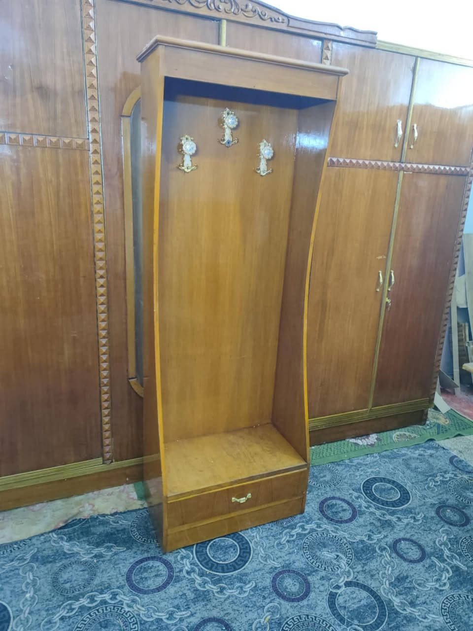 غرفه ام ٦ ملحق صاج ثكيله ملاحظه تحتوي على يدات جدد قفاله جدد ظهر جديد جام جديد صبغ تلميع جديد متواجد علخاص اكو توصيل بفلوس رقمي ***********ابو جود سعره ٣٥٠ قفل جربايه موجوده
