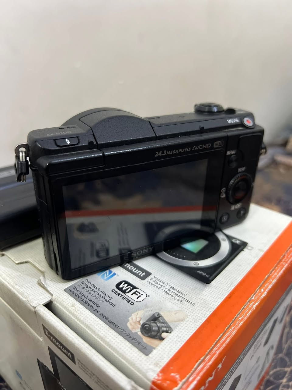 كاميرا سوني a5100
ميرور لس 24.3 ميغا بكسل
1080q 60 فريم
نظيفه شترها ما عابر ال5k
مع عدسة 16ملم فتحة 2.8 من سوني ( كت )
الكاميرا كُلش حلوه للاستخدام الشخصي والمحلات الي تحب التصوير السريع والفوري 

E-mont

مع بطاريتين ورام 128GB
وشاحنة وغطاء 
السعر 300 ألف وبيها مجال شوي كامل مع الملحقات

مكاني النجف 
***********
