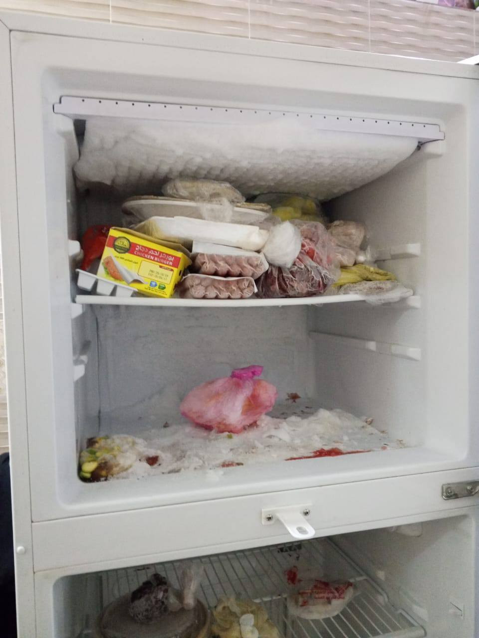 سلام عليكم
ثلاجه بابين اخت الجديده مابيها اي شي
ثلاجه فول تبريد البيع السعر ٣٠٠ وبيها مجال 
المكان بغداد الجديدة *********** علاء النعيمي
