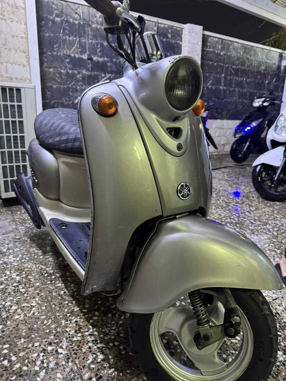 سلام عليكم دراجة عبد الحليم
دراجه لا ممفتوحه ولا اي شي بيه جيب فيتر وتعال افحص على راحتك كله شغاله كهربائيات هورن سلف تايرات جدد بريك جديد حته العداد يشتغل دراجه كامله على اخير شي سعر الدراجة 350 وبيه مجال 🤍
هذا الرقم ***********
