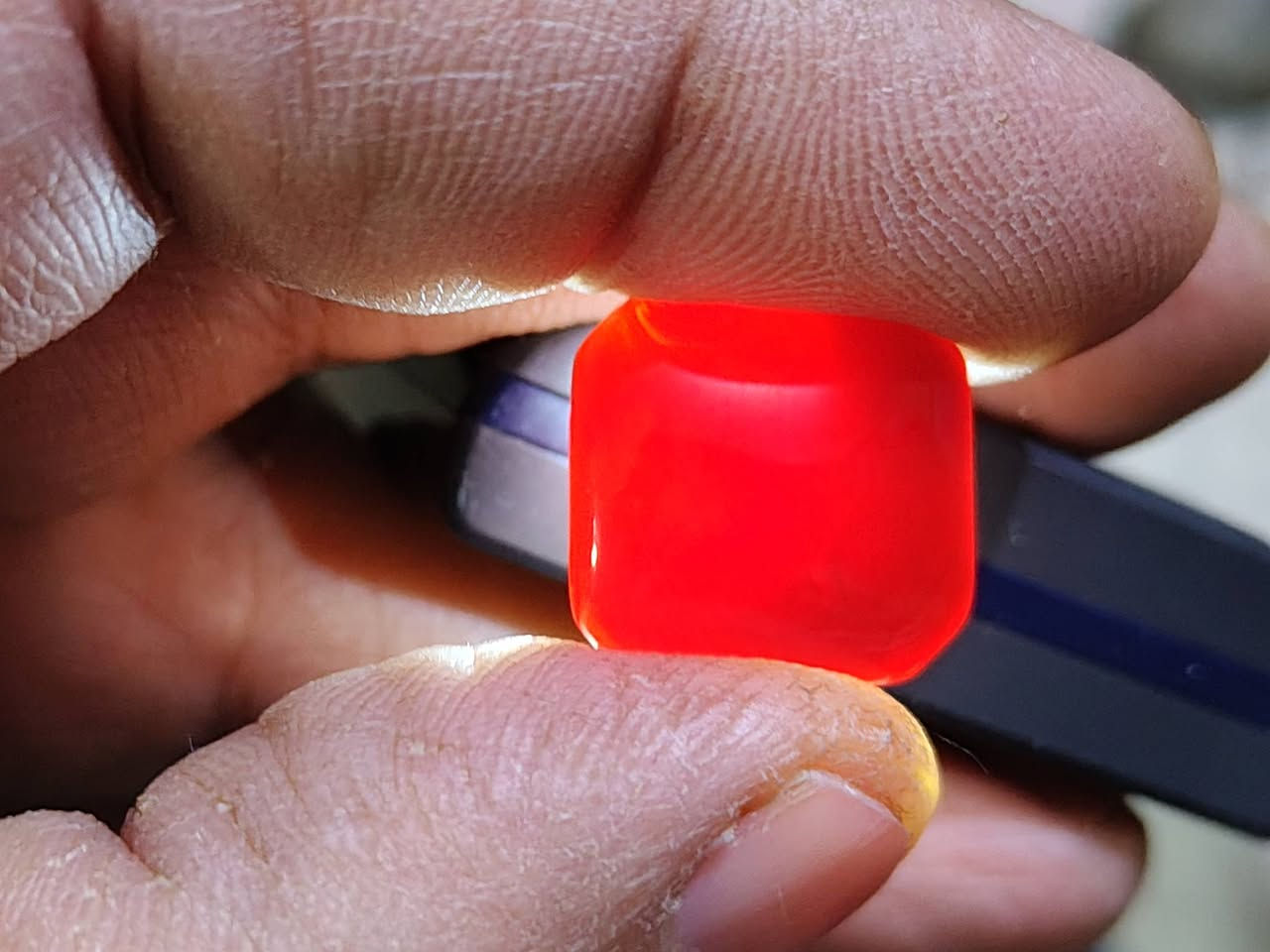 عقيق يماني احمر دموي خامه ملكيه نخب اول غير معالج ذمه السعر 45 الف للطلب ***********
