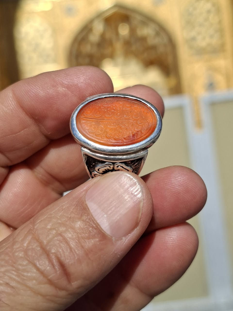 السلام عليكم محبس يماني مشمشي للبيع العنوان بغداد مدينه الصدر اللي يحب يتصل على هذا الرقم***********
